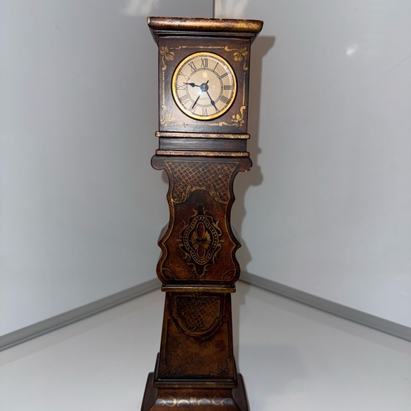 Bombay Company 15.5" Tall Miniature Brown Grandfather Mantle/Desk Clock ****Read - Picture 1 of 15
